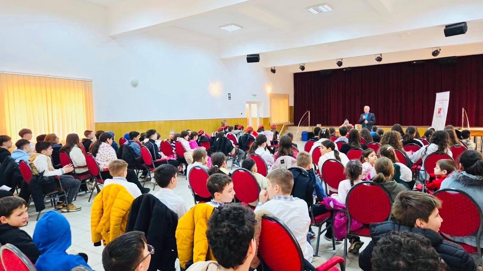 Ziua Mondială a Poeziei, sărbătorită în 16 unități școlare din Dolj: Scriitori la catedră, proiectul Filialei Craiova a Uniunii Scriitorilor din România